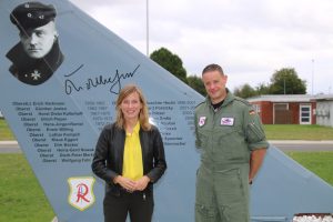 Siemtje Möller und Kommodore Taktisches Luftwaffengeschwader 71 